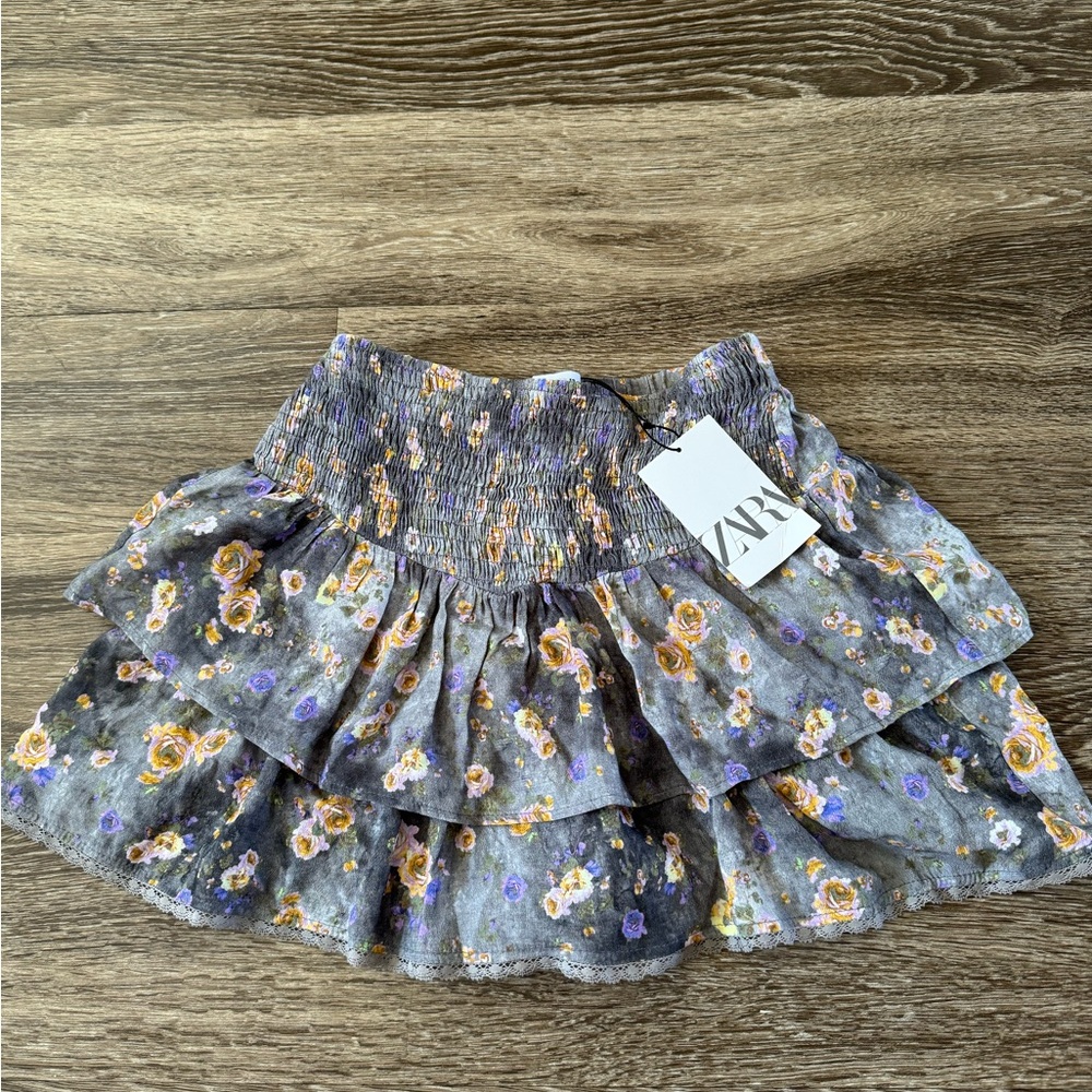 Selling grey Zara skort!